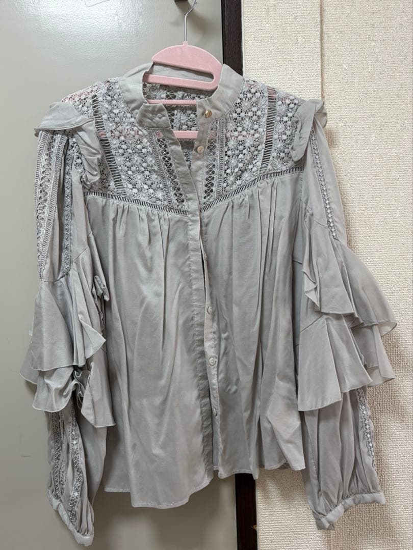 Herlipto Easy to Love Blouse - メルカリ