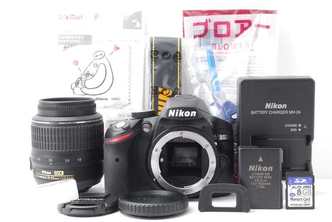ショット数8枚 ほぼ新品】Nikon D3200 スマホ転送 箱・付属品付き