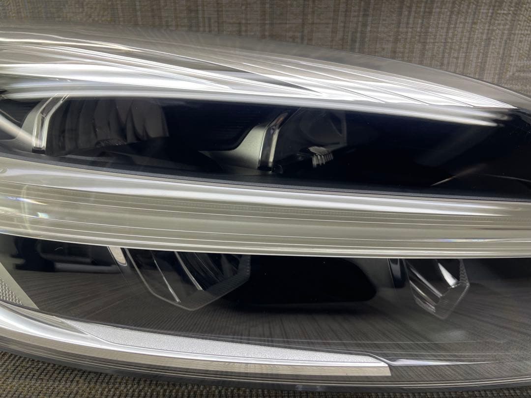 VOLVO ボルボ V40 MB系後期 純正 右 ヘッドライト 31677025 - メルカリ