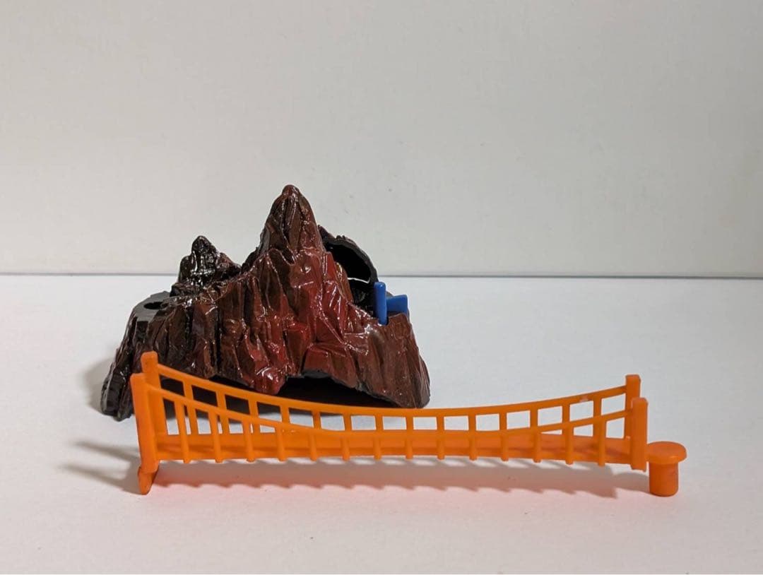 ウルトラマンレオ マック基地 タカトク Z合金 当時物 希少 - メルカリ