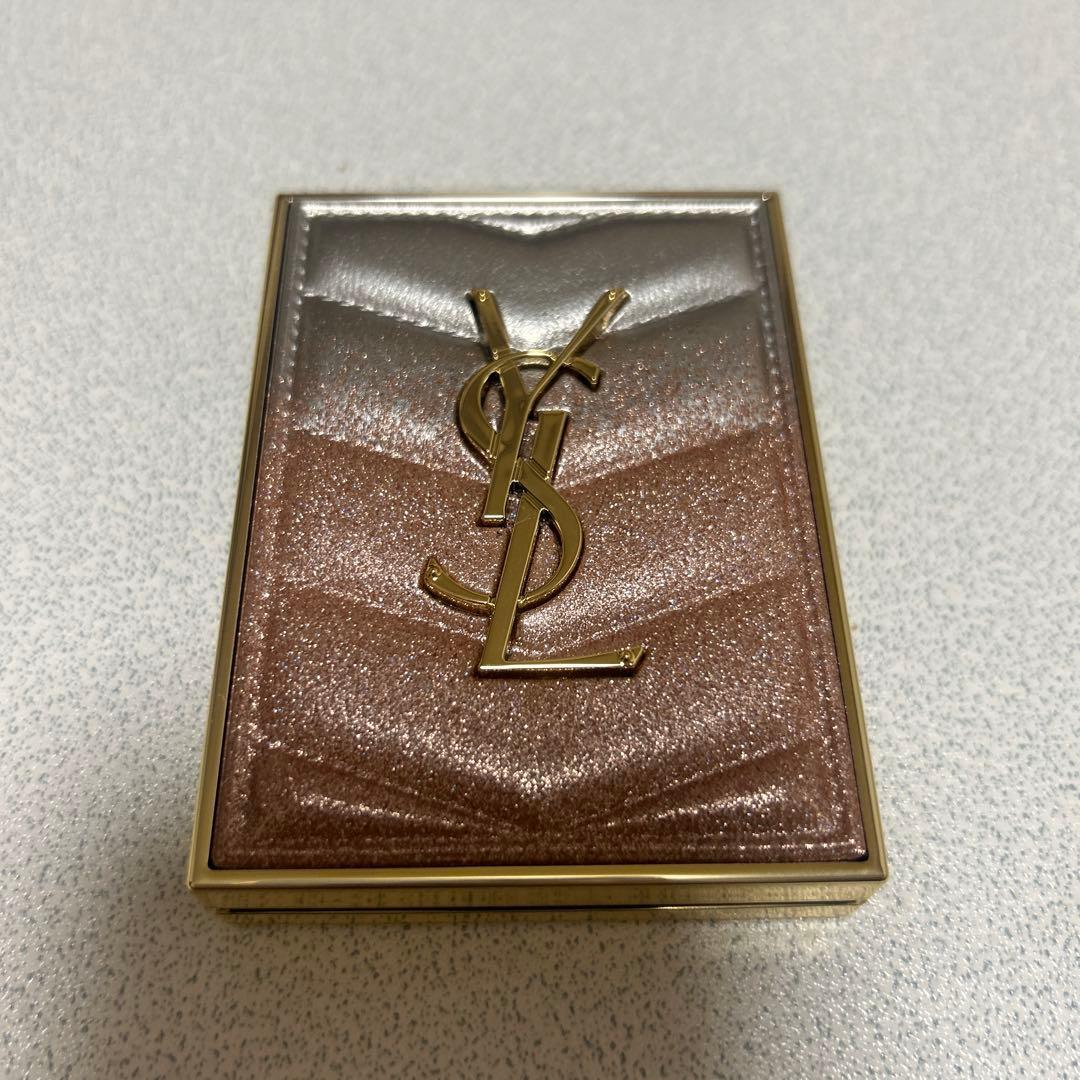 イヴサンローラン クチュール ミニ クラッチ アイシャドウパレット 126