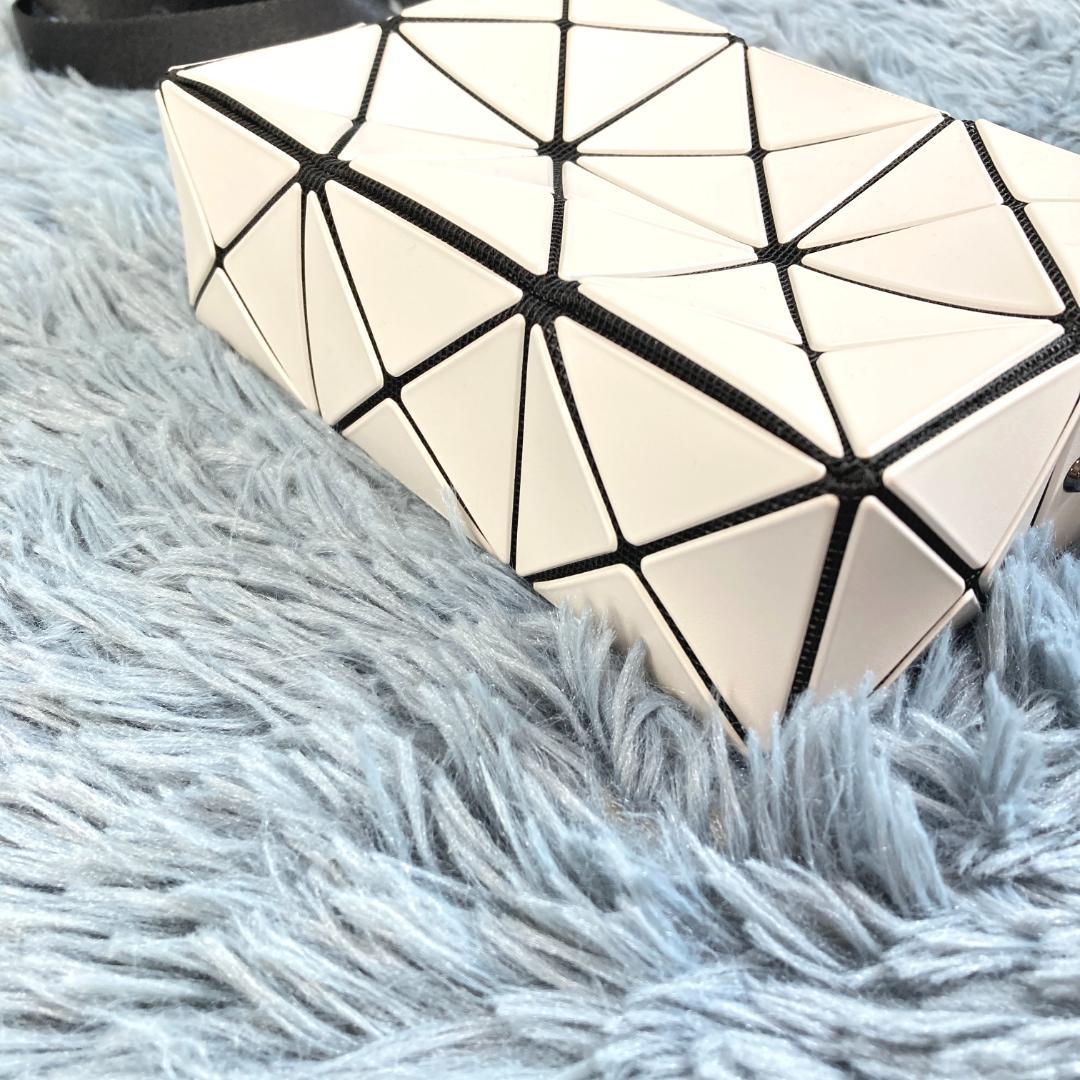 美品 バオバオ イッセイミヤケ BB33AG661 ショルダーバッグ ホワイト