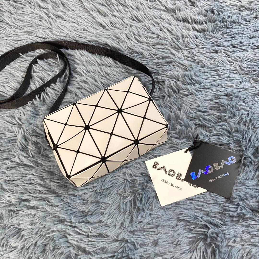 美品 バオバオ イッセイミヤケ BB33AG661 ショルダーバッグ ホワイト