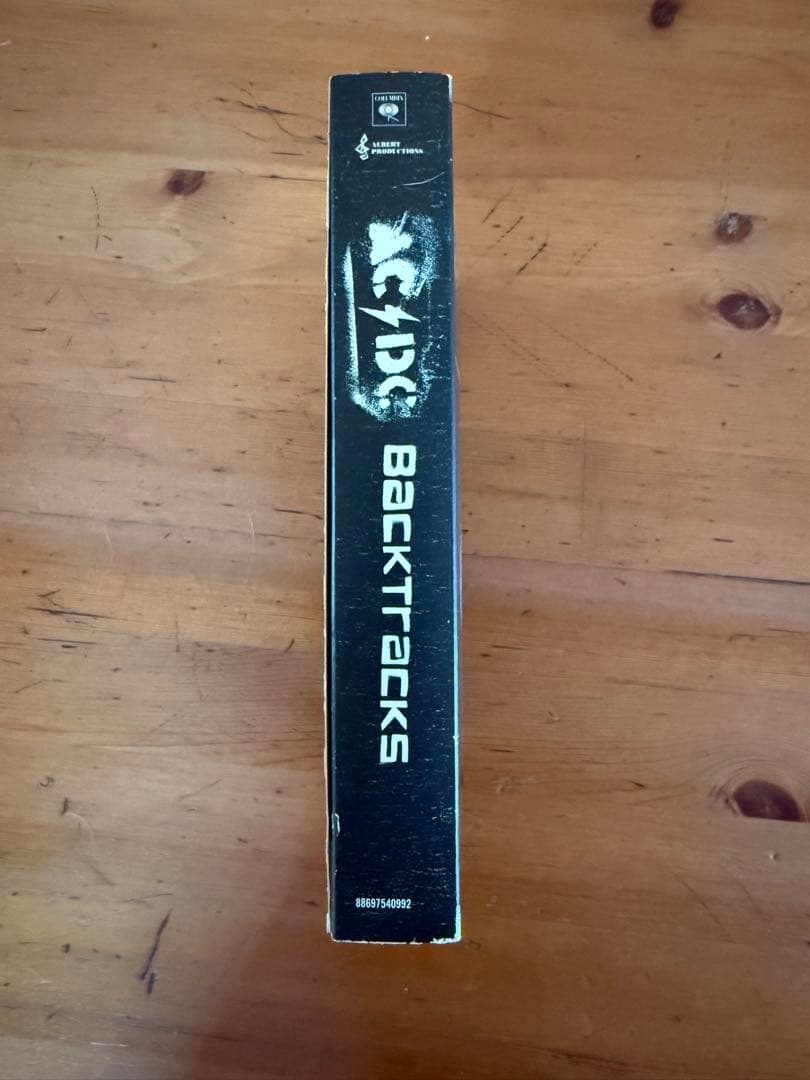 AC/DC バックトラックス-ライト兄弟は空を飛び,ヤング兄弟はリフを刻む