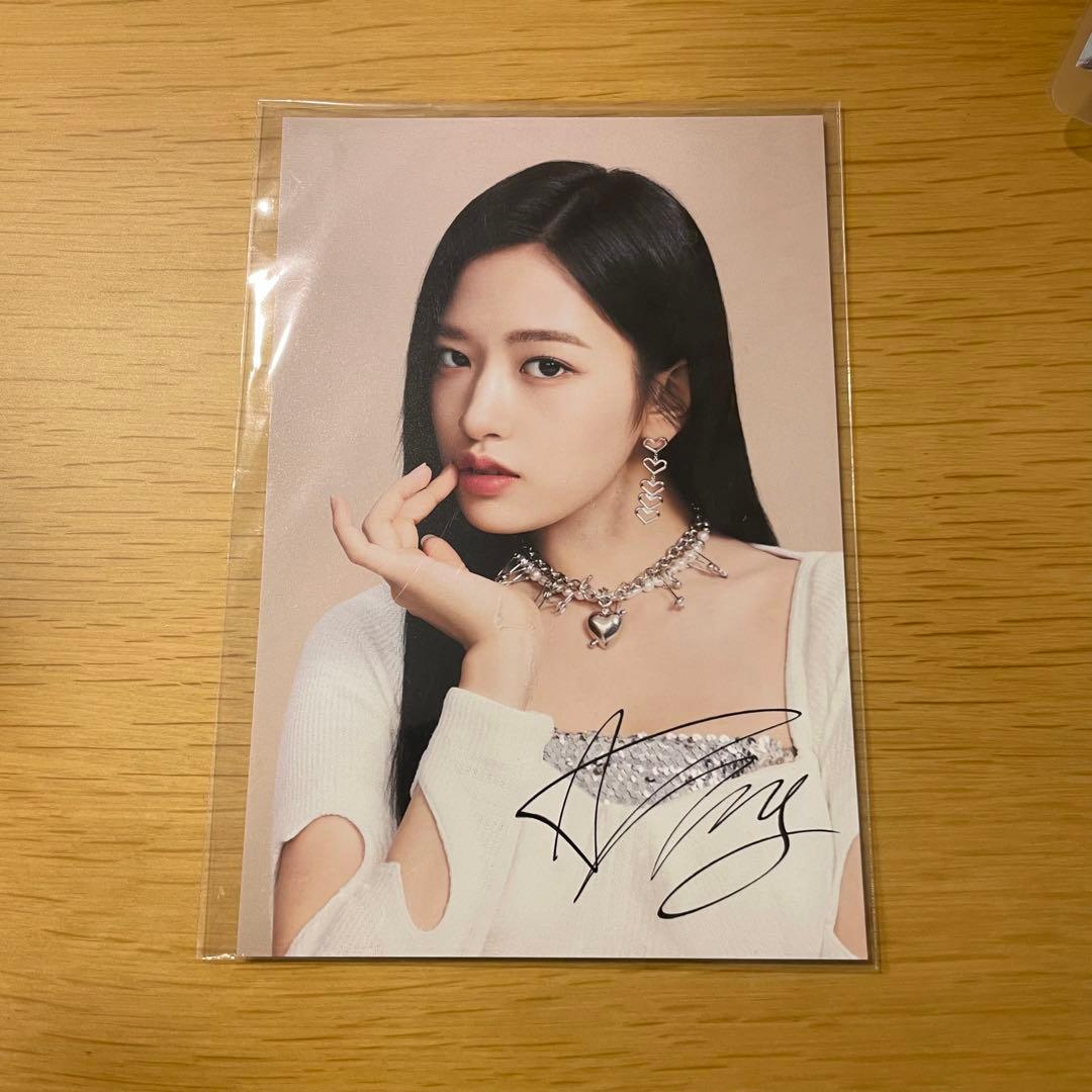 IVE ユジン 会場限定トレカ等4点セット - メルカリ