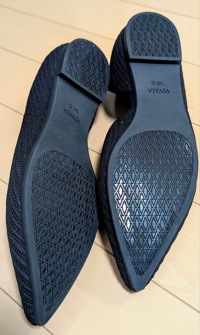 VIVAIAポインテッドトゥVカットフラットシューズ　36.5(23.5cm)