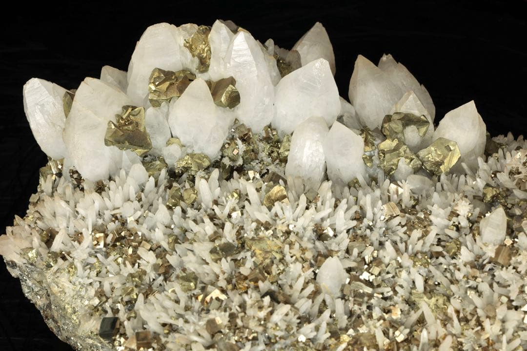 青森県尾太鉱山産 水晶 黄鉄鉱 7.9kg 天然石 原石 国産鉱物標本 鑑賞石