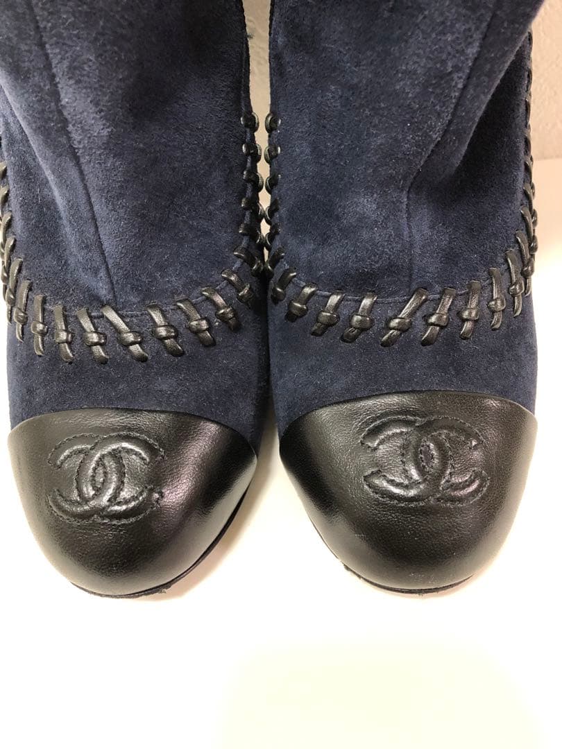 美品【CHANEL】ネイビー スエード ヒールブーツ 36サイズ - メルカリ