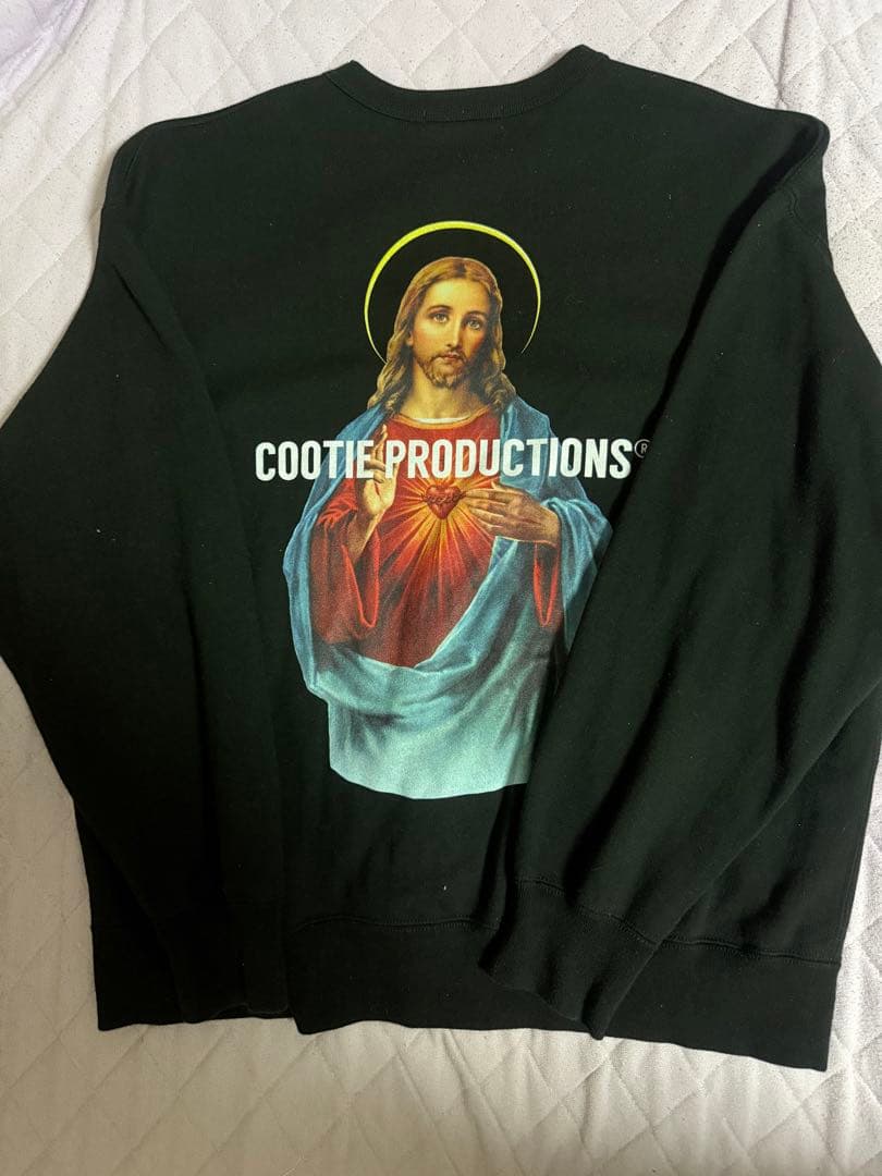 トップス cootie Print Crewneck Sweatshirt (JESUS) COOTIE (クーティー) Print Crewneck Sweatshirt (JESUS)(プリント