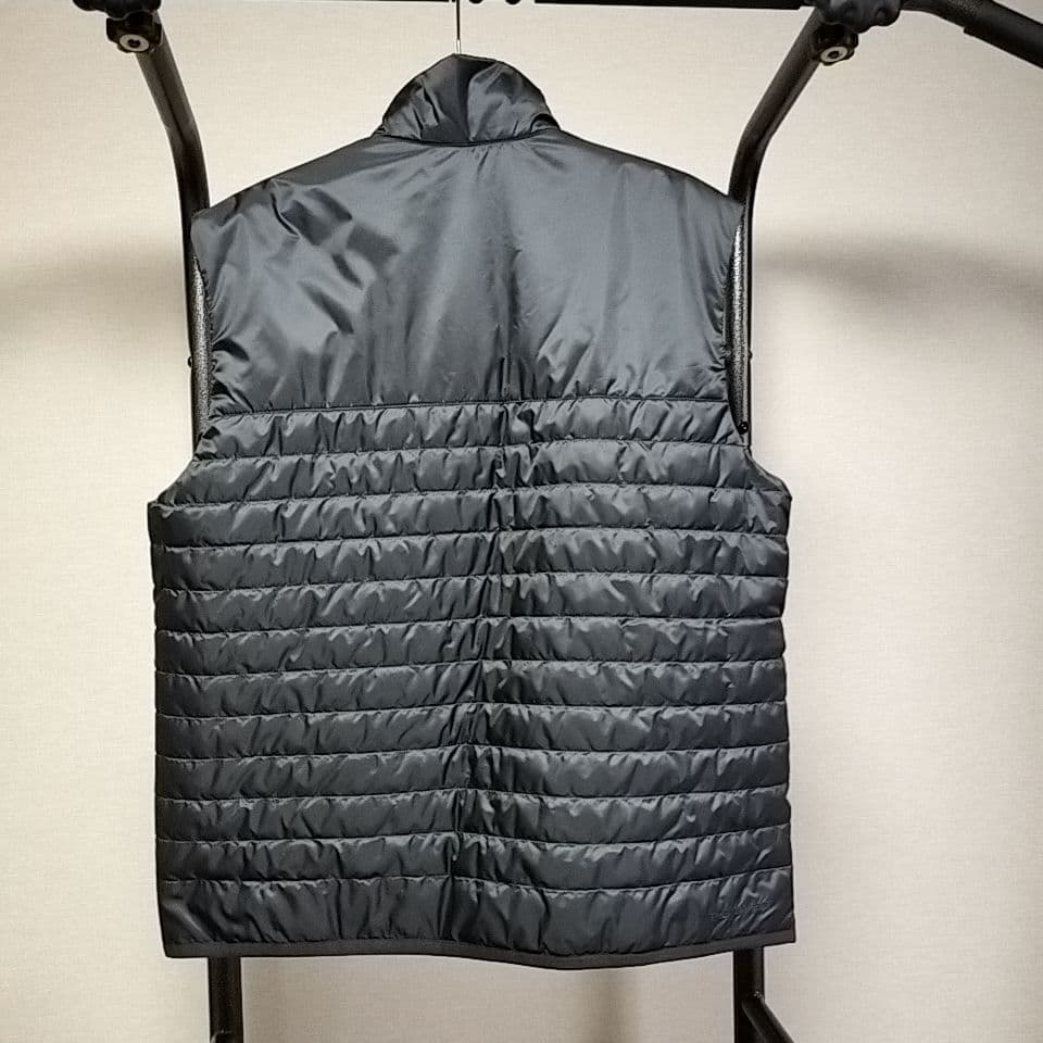 美品】ナイキ NIKE ミッドウェイトパファーベスト FB8202-011 - メルカリ