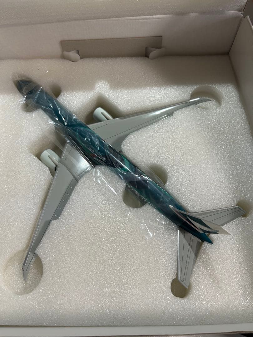 希少品！特別塗装機！！CX 777-300ER 1/200モデル - メルカリ