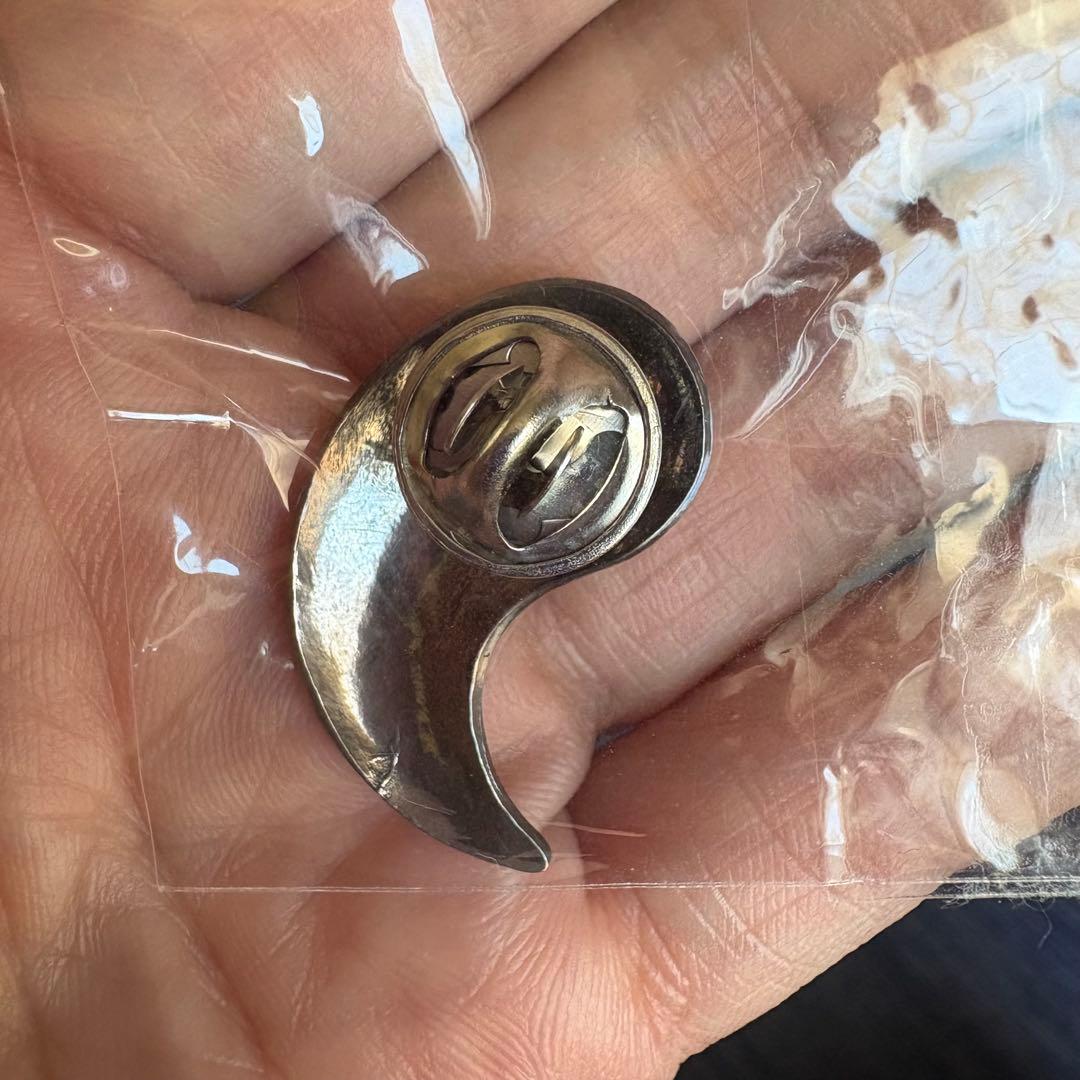 未使用 KAPITAL 勾玉 ブローチ ピンバッジ - メルカリ