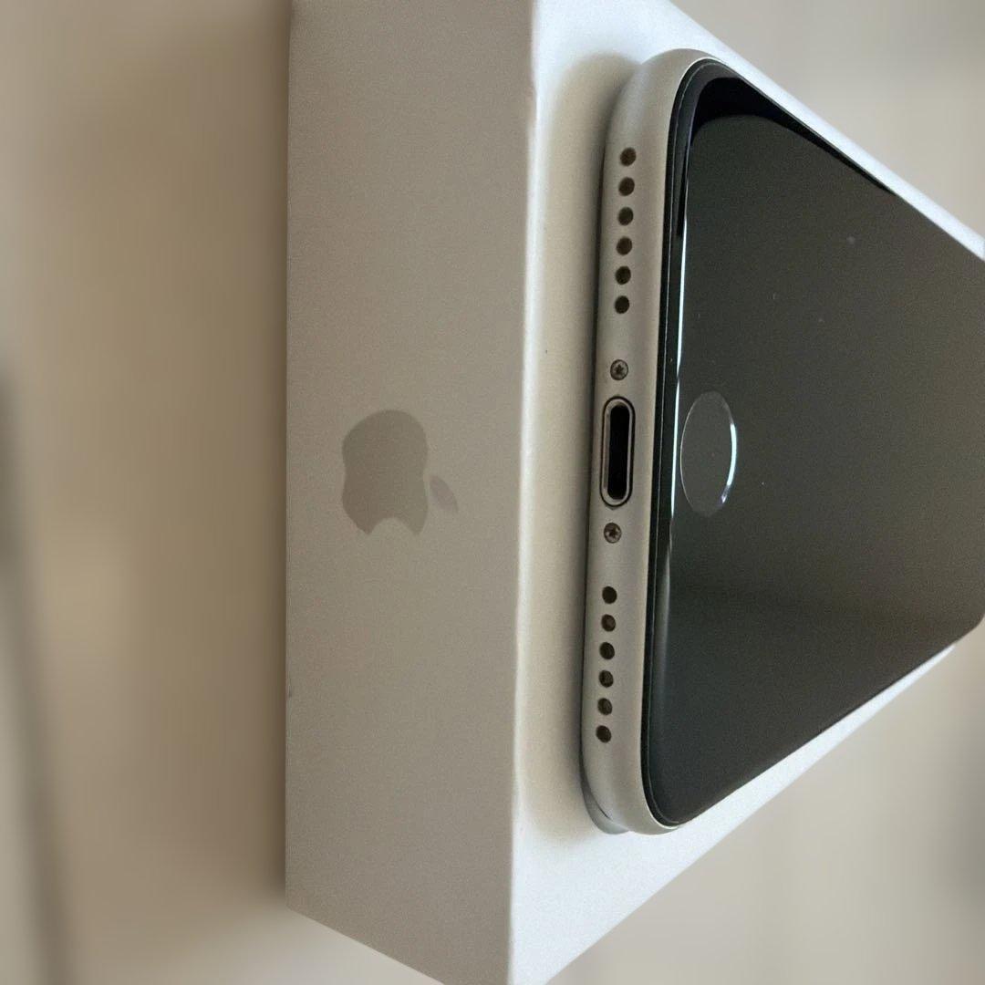 Apple iPhone SE 第2世代（SE2）本体のみ - メルカリ