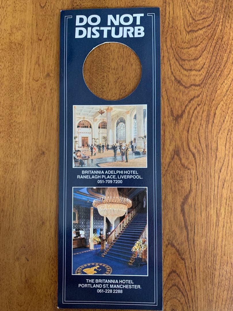 入手不可能！TheBritannia Hotels・DO NOT Disturb Amazon | Do Not Disturb Door Hanger Sign, 2 Pack (Black and White