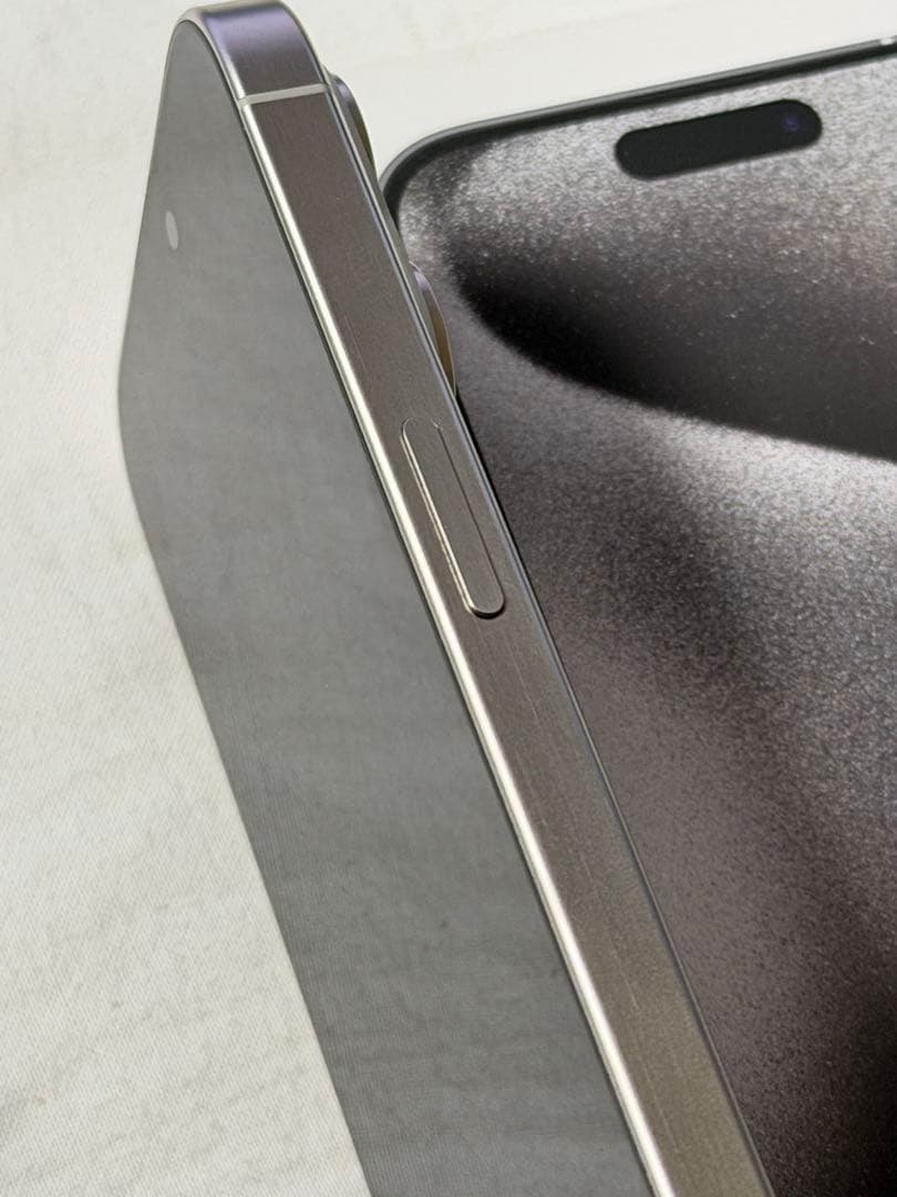 カナダ版 iPhone15 Pro 256GB ホワイトチタニウム 技適あり