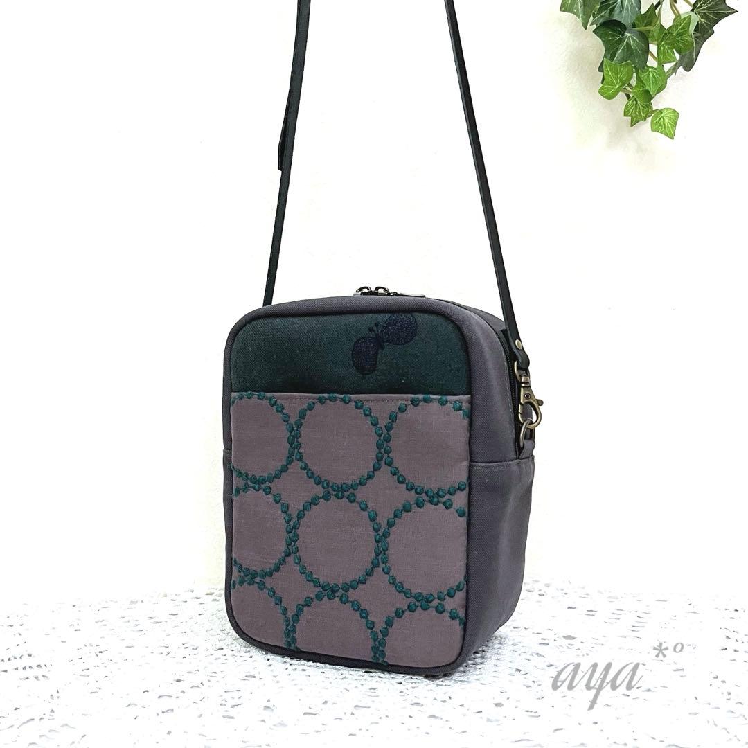 ミナペルホネン　ハンドメイド　四角いミニポシェット minä perhonen テトラポーチとポシェット 平面の形からファスナーを