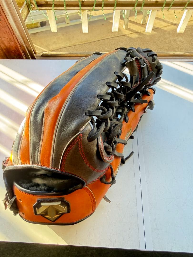 千葉ロッテ角中 DESCENTE 硬式グローブ オレンジ/黒 デサント 硬式グローブ