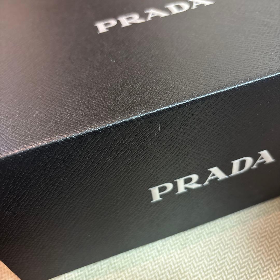 未開封プラダリヴィールメッシュクッションファンデーションLC5限定