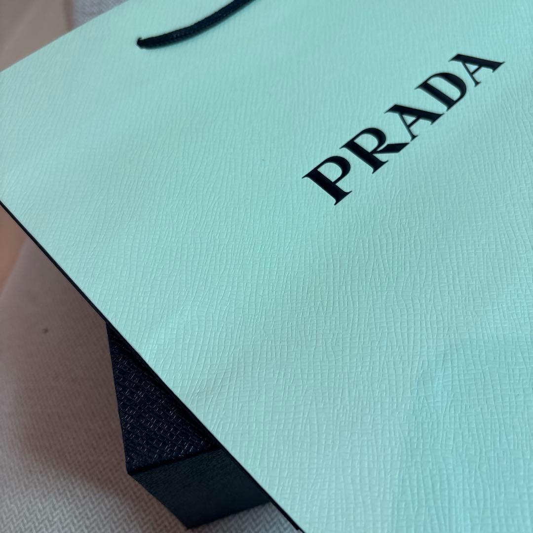 未開封プラダリヴィールメッシュクッションファンデーションLC5限定