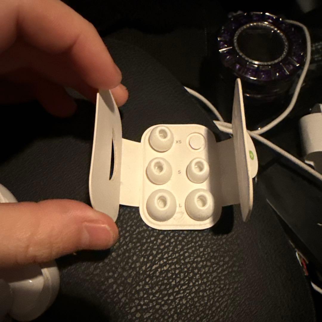 AirPods Pro2 本体 ホワイト イヤーチップ付き - メルカリ