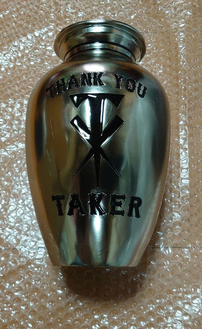 WWE アンダーテイカー 骨壷オブジェ - メルカリ