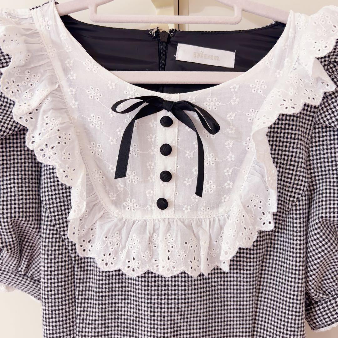 pium コットンレースドーリーカフェワンピース - メルカリ