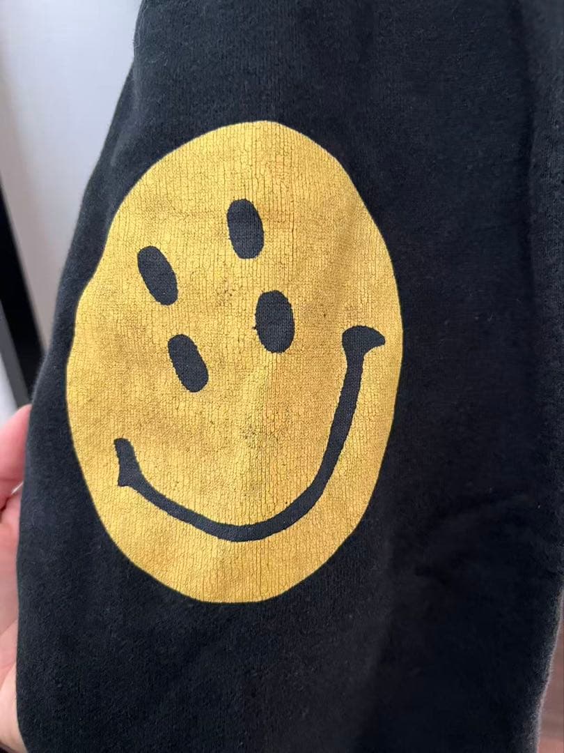 キャピタル スマイリー エルボーパッチ プリント 黒スウェット 5号