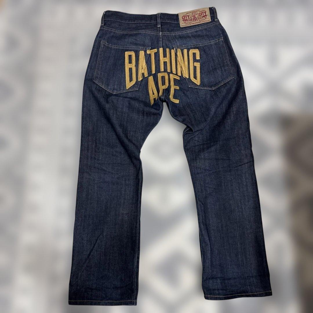 アベイシングエイプ デニムパンツ 刺繍ロゴ アーチロゴ 濃紺 完売
