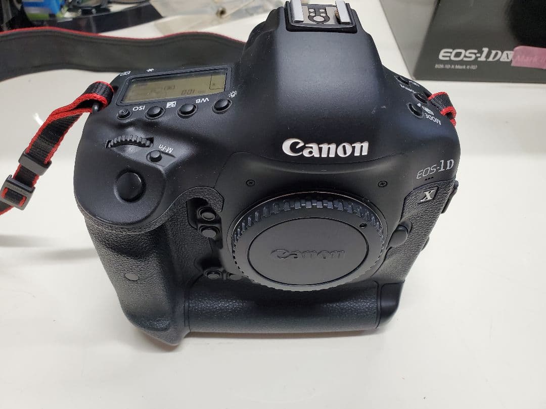 Canon EOS-1D X 本体 取説 充電器付 50000ショット未満です。