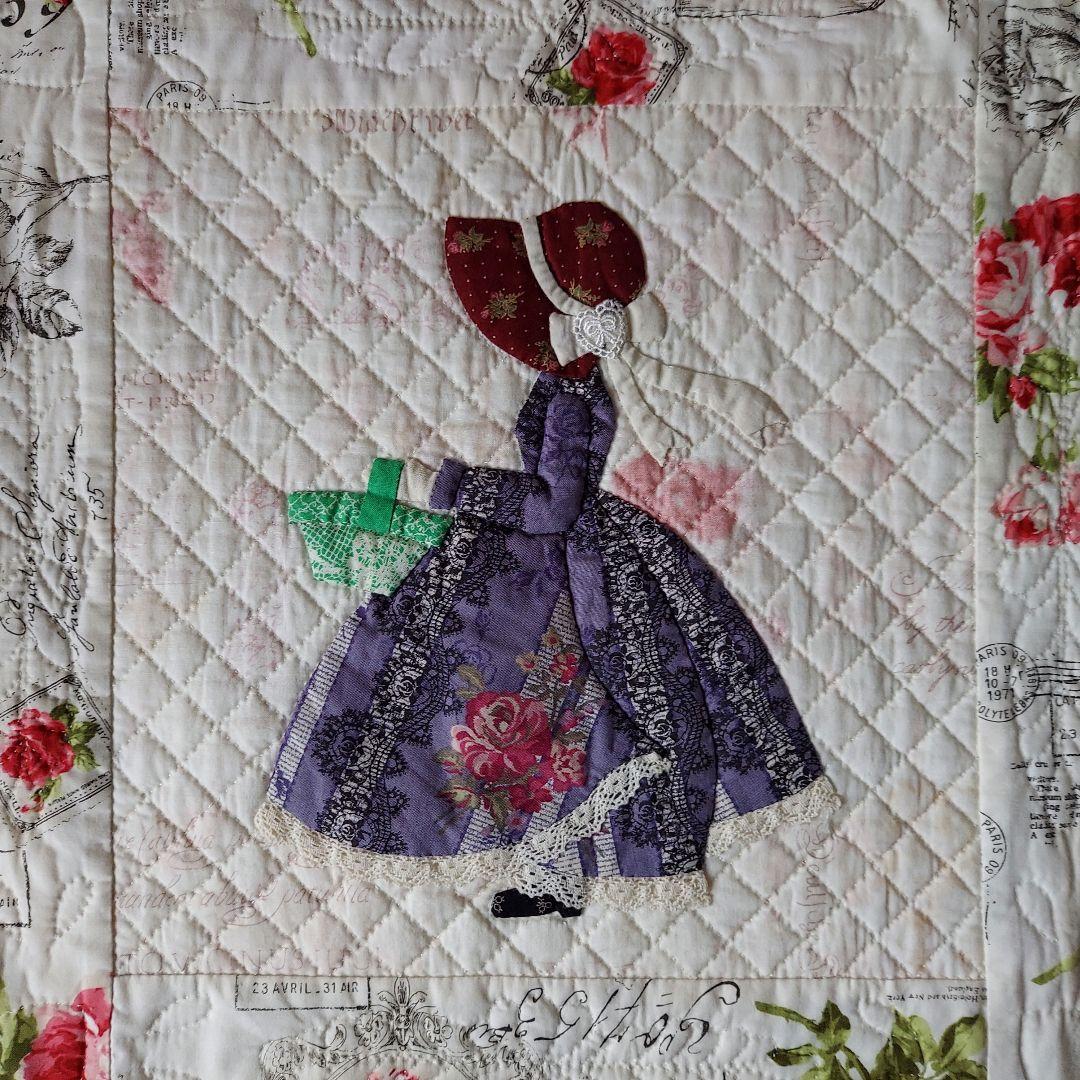 パッチワーク スーちゃん(お姉さん)のタペストリー ハンドキルト