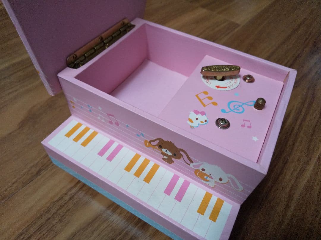 サンリオ シュガーバニーズ しろうさ くろうさ オルゴール ピアノ型