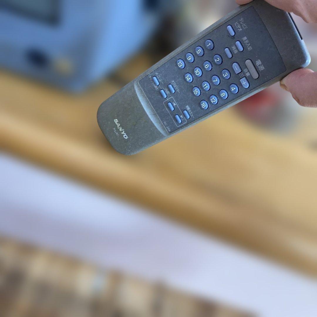 SANYO ブラウン管テレビ キャラクターシール付き - メルカリ