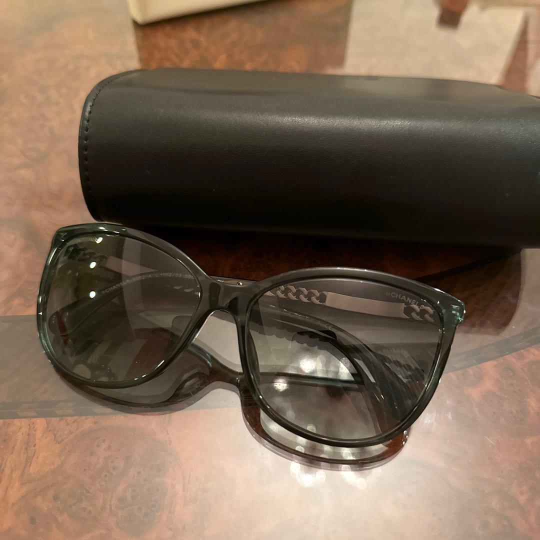 シャネル　サングラス　グリーン オーバル シェイプ サングラス - サングラス | シャネル — アイウェア