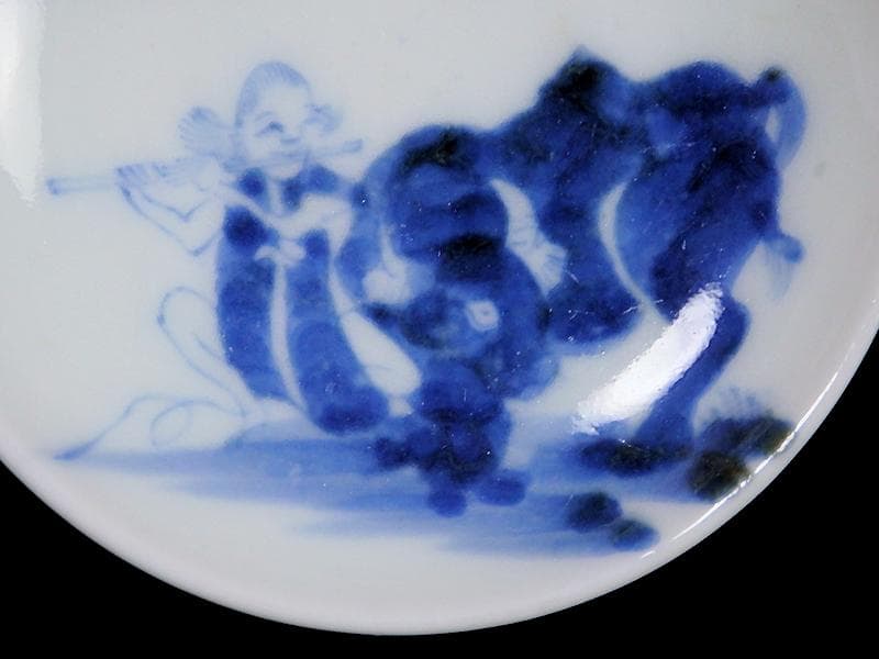 古伊万里 染付 笛吹童子に牛の図 豆皿 C873AS-BWn - メルカリ
