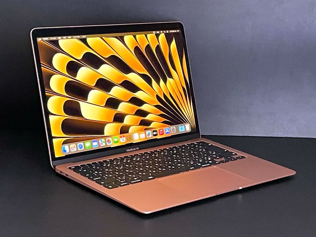 【箱付き・M1】MacBook Air（M1,2020） 13.3㌅ アップル、M1チップ搭載の13型「MacBook Air」を11月17日発売 - 価格.com