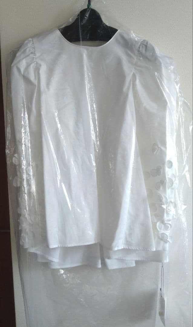 新品タグ付】shiroconパフュームブラウス 38 yori - メルカリ