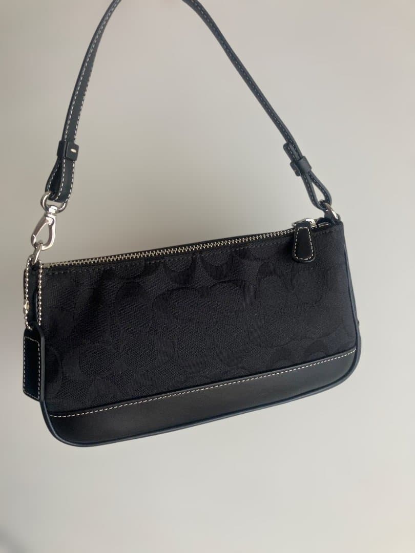 コーチ シグネチャー アクセサリーポーチ 6094 - メルカリ