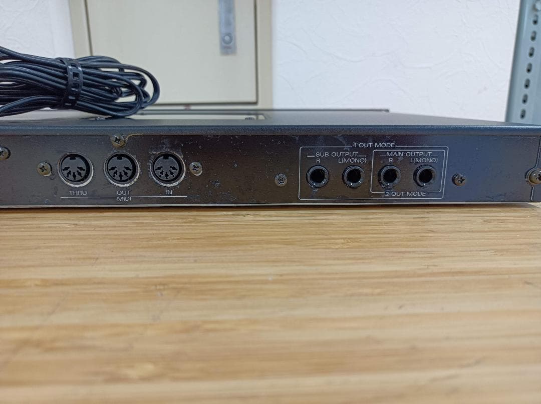 都《ZWEFB》Roland　JV-880　シンセサイザ　モジュール