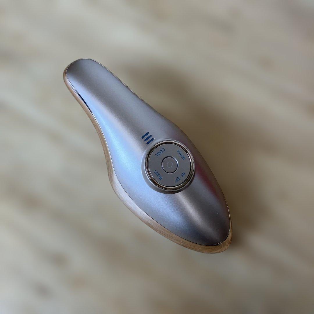 MEラボンクエラ 美顔器 ECL-02 充電ケーブル・外箱等付きME