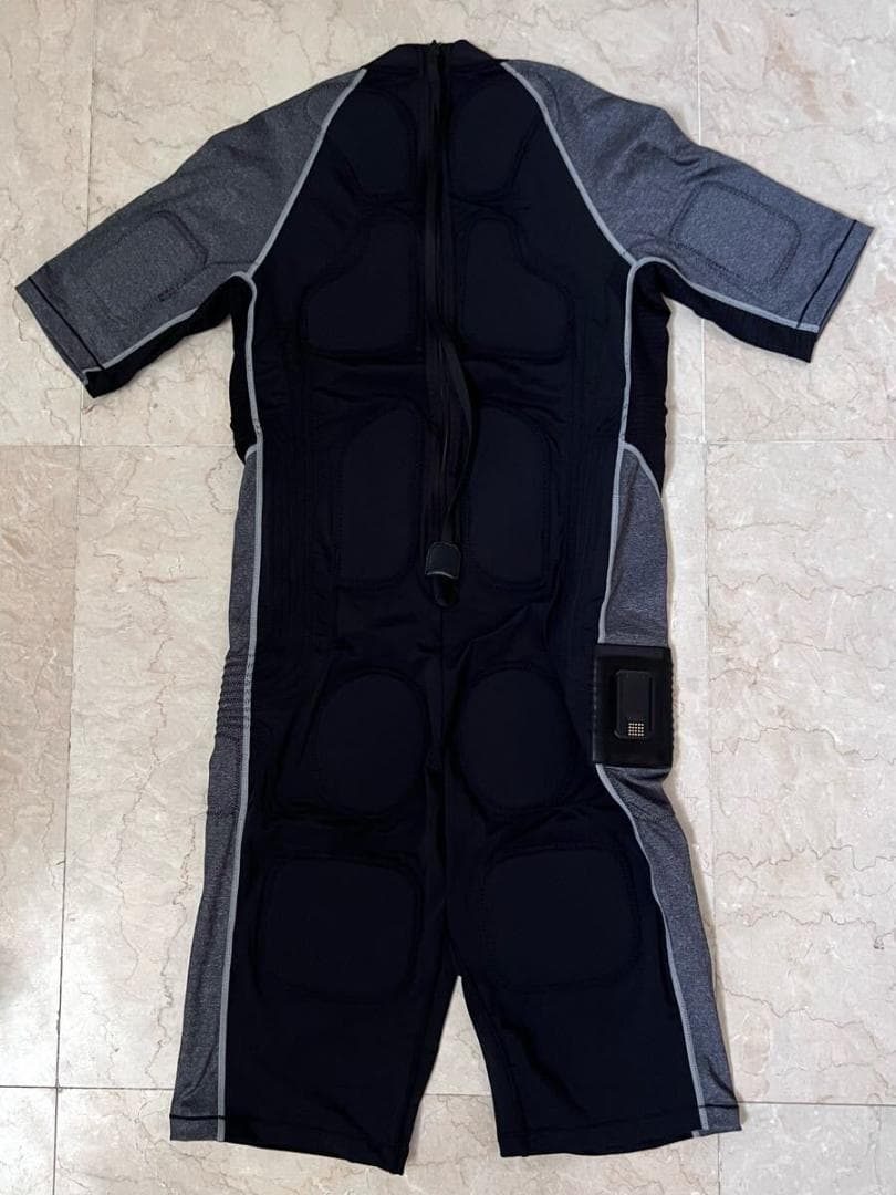 新品未使用 定価165,000円 EVOLGEAR EMSスーツセット 2XL