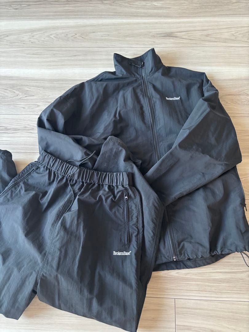 BrokenBase ナイロンセットアップ　ブラック　Lサイズ brokenbase ブロウクンベース ナイロンセットアップ L - メルカリ