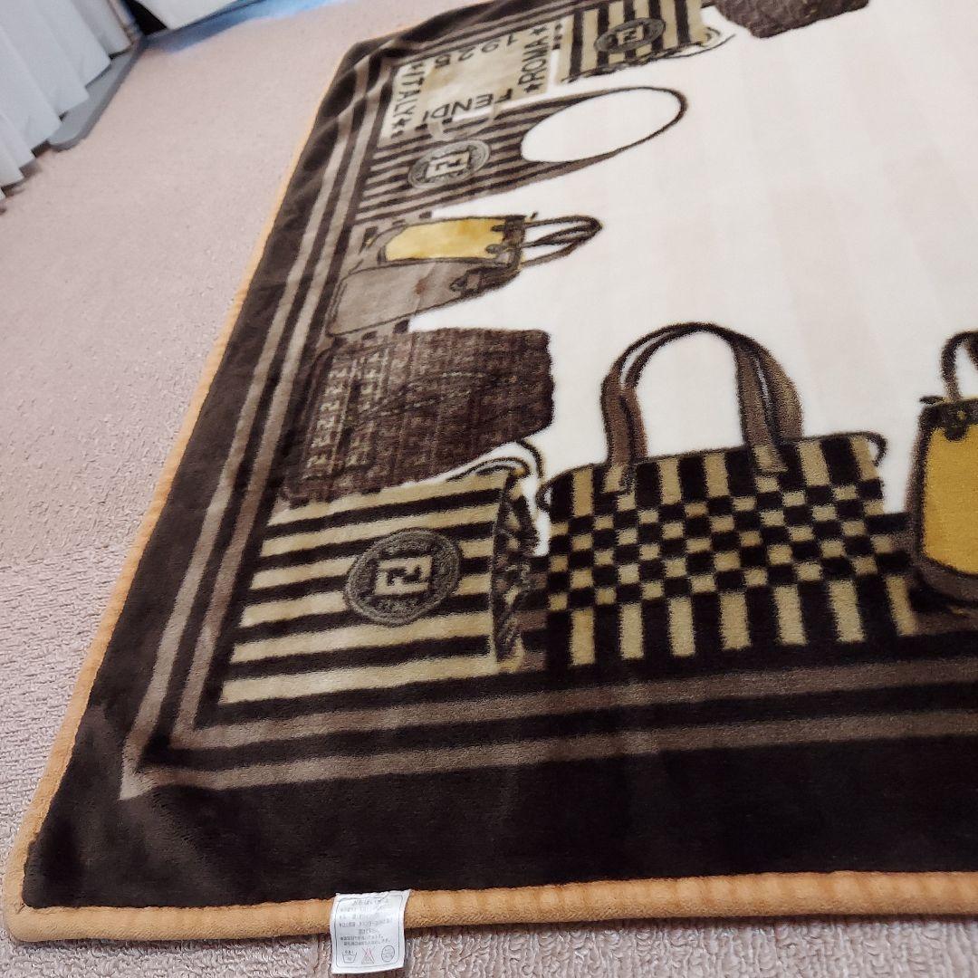 FENDI フェンディ バック 柄 ニューマイヤー ハーフ毛布 - メルカリ