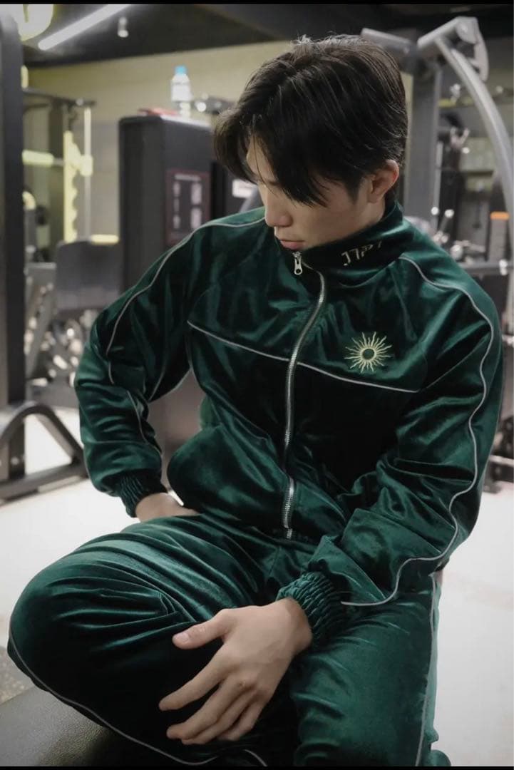 伊藤裕樹 ベロアセットアップ - メルカリ