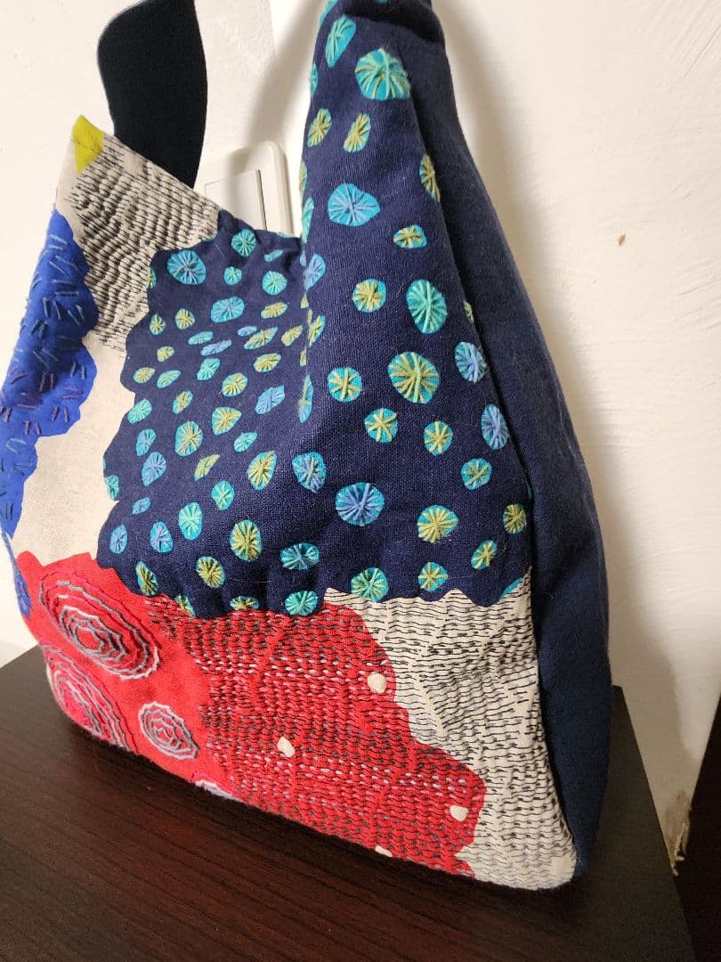 素敵なエチノ生地に刺し子 三角バッグ センソユニコ慈雨等 - メルカリ