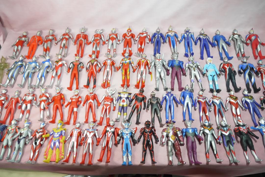 ウルトラヒーローシリーズ800　ウルトラヒーローシリーズ500　ソフビ71体 巨大限定プラシート付き！新ソフビシリーズ 「ウルトラヒーロー500