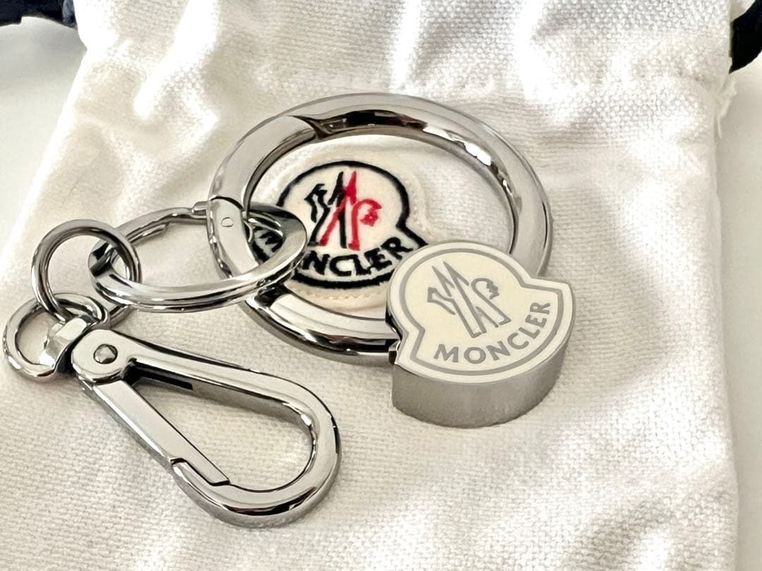 レアモデル新品モンクレールキーホルダー　ホワイトデープレゼント 楽天市場】モンクレール MONCLER キーホルダー ジレ型キーリング
