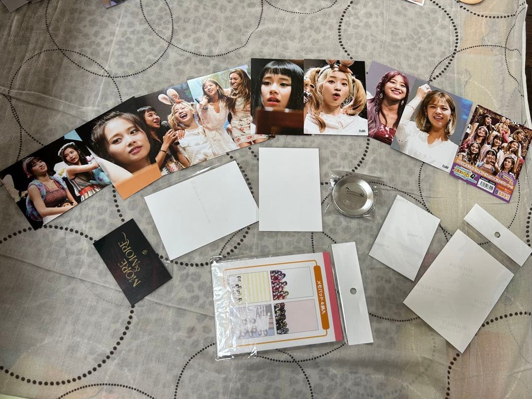 ツウィ うちわ ポスター アルバム aboutzu ラントレ まとめ売り - メルカリ