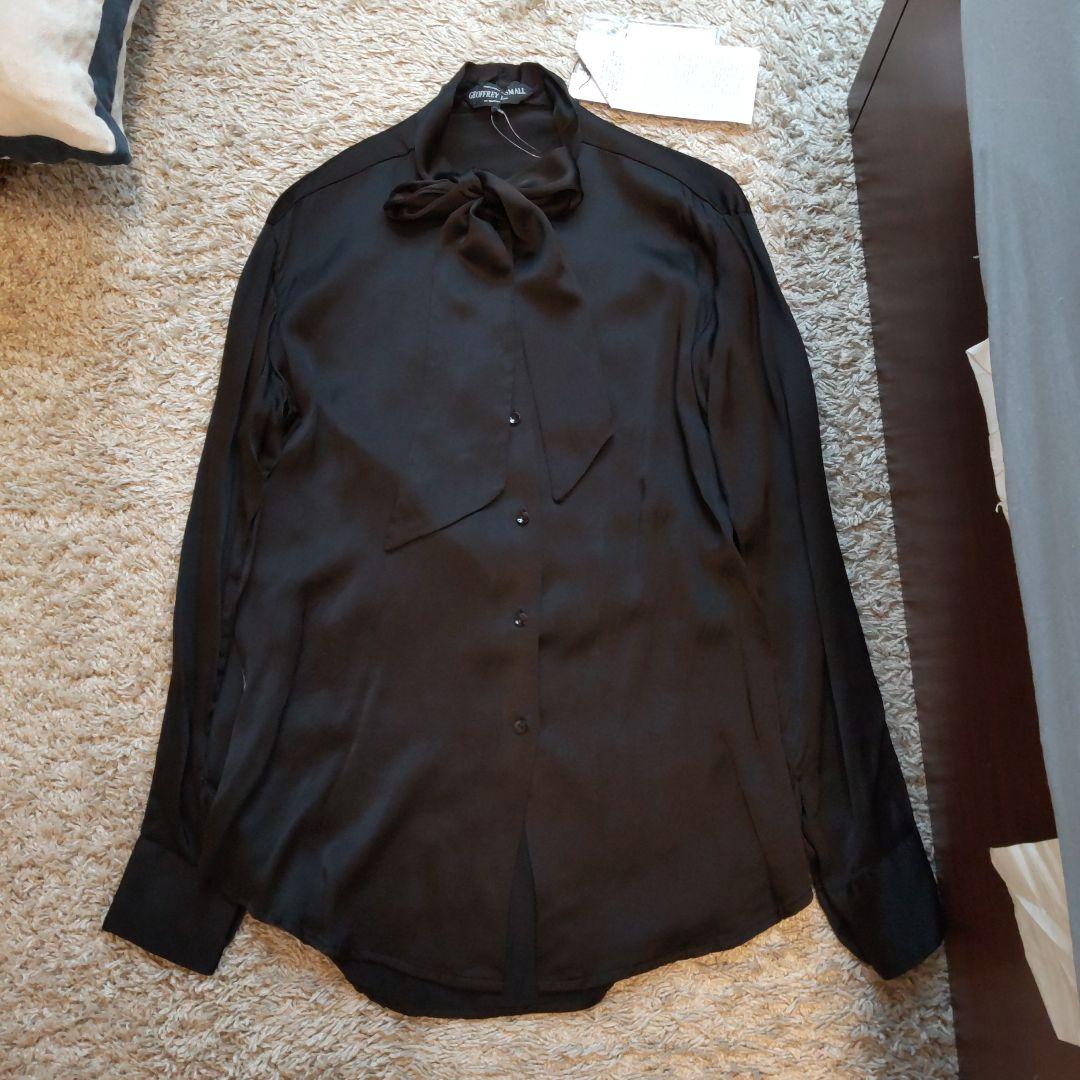 未使用タグ付き★GEOFFREY B.SMALL ブラックシルクボウタイブラウス 未使用タグ付き☆GEOFFREY B.SMALL ブラックシルクボウタイブラウス
