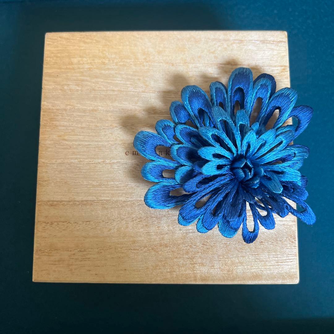 emi takazawa 横振り刺繍 花 ピアスemi takazawa 横振り刺繍ピアス水金地火