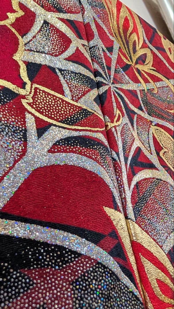 超美品•現代柄】赤・黒・金 バラ模様の 振袖＆袋帯のセット♪162cm